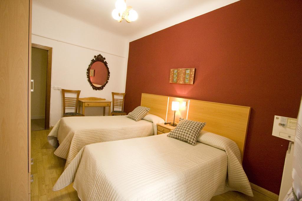 Hostal Trevinca Madryt Zewnętrze zdjęcie
