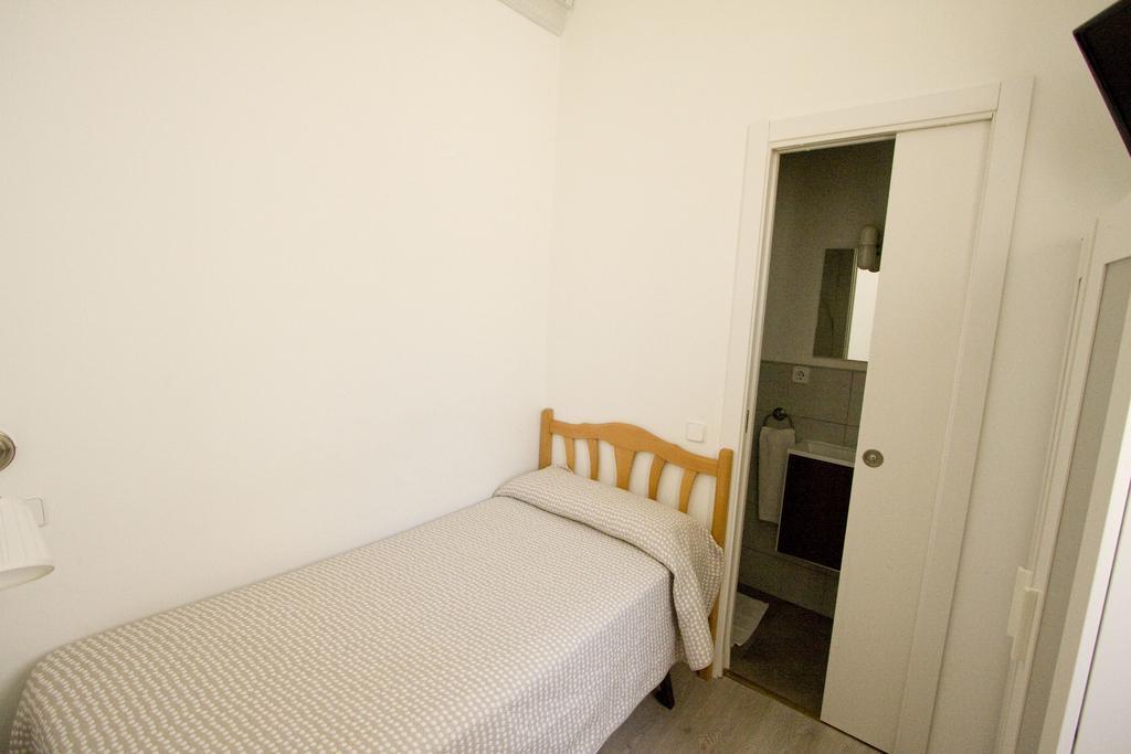 Hostal Trevinca Madryt Zewnętrze zdjęcie