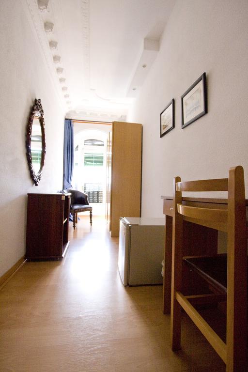 Hostal Trevinca Madryt Zewnętrze zdjęcie