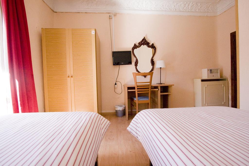 Hostal Trevinca Madryt Zewnętrze zdjęcie
