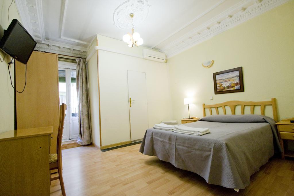 Hostal Trevinca Madryt Zewnętrze zdjęcie