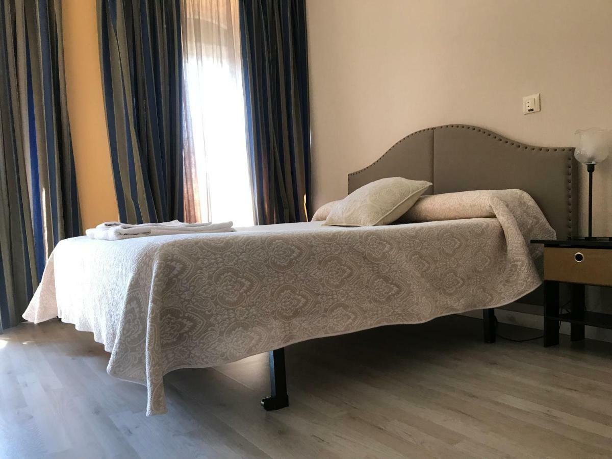 Hostal Trevinca Madryt Zewnętrze zdjęcie